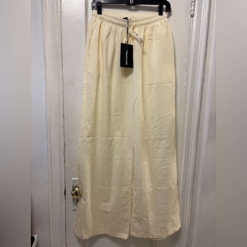 PrettyLittleThing Cream Elastic Waist Skirt